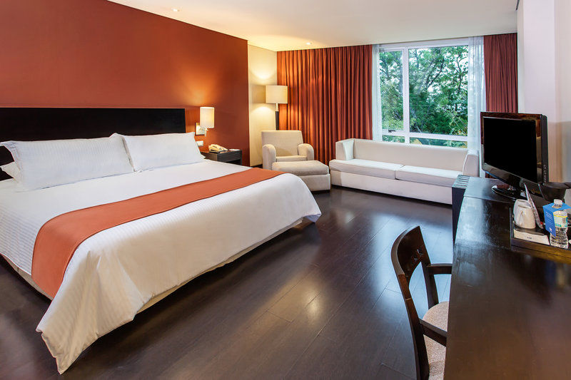 Nh Queretaro Hotell Exteriör bild