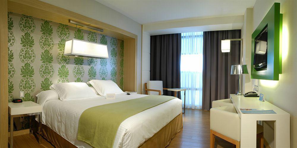 Nh Queretaro Hotell Rum bild